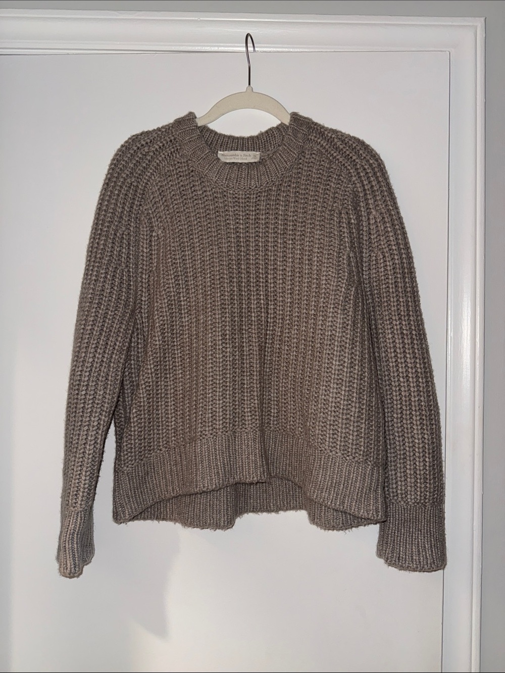 Abercrombie & Fitch Women’s Merino Wool Blend Taupe Crewneck Sweater XS
